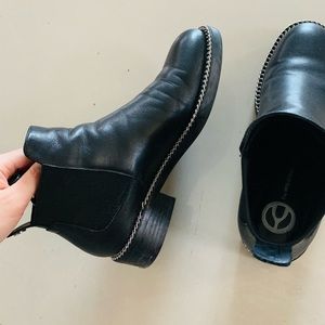 B2 leather black ankle boots size 7